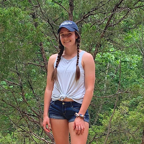 Meet your Posher, Hayley - Picture 1 of 1